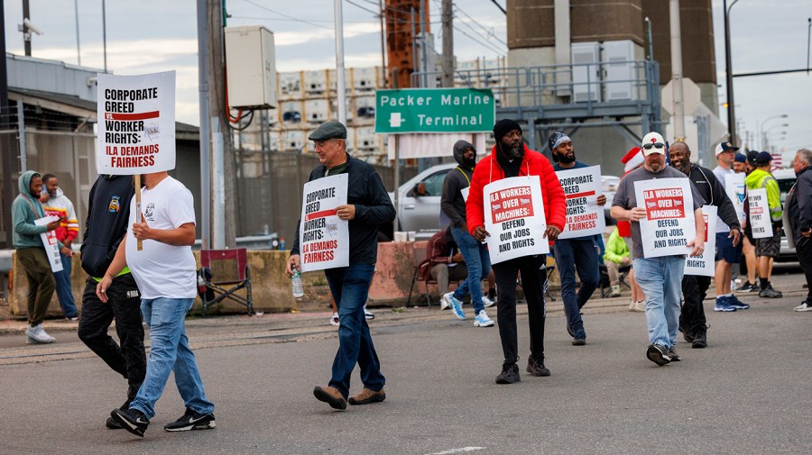 Port workers reach tentative agreement to end strike