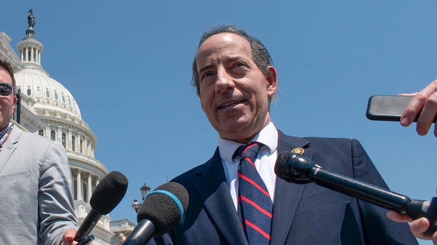 Coalition pushes lawmakers to sign ‘No Dictators Declaration’ in wake of immunity decision