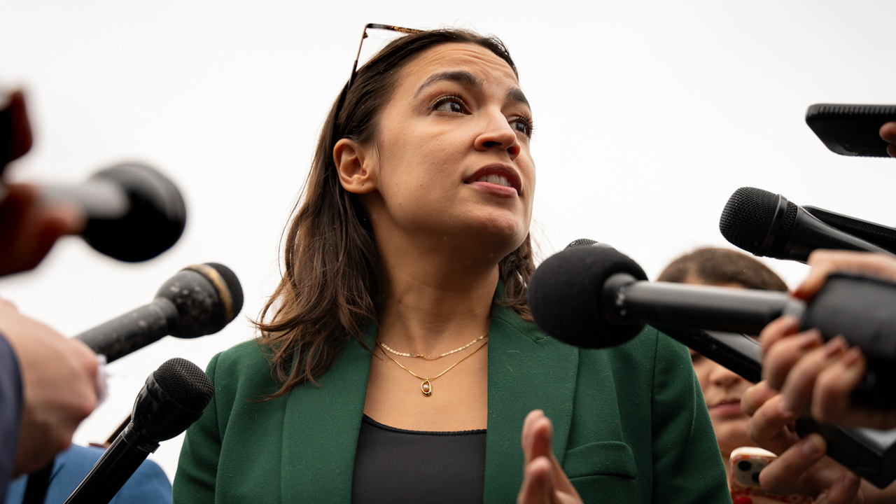 AOC says Eric Adams should resign