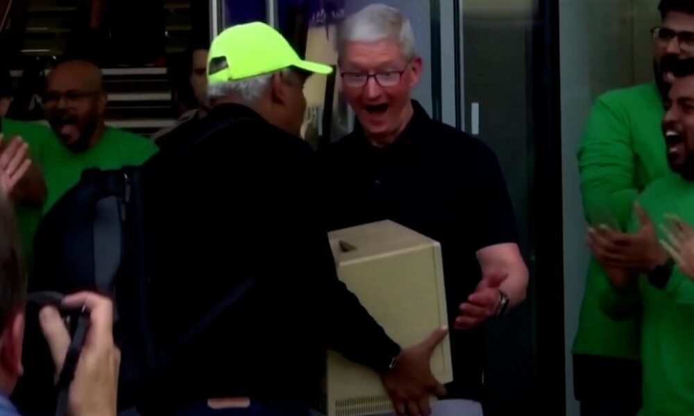 Apple CEO was presented with an original Macintosh. See his reaction