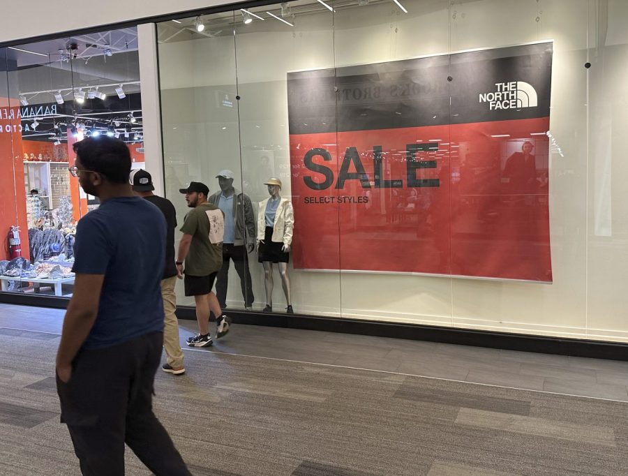 National Retail Federation predicts record 2024 holiday sales