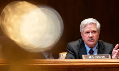 Lawmakers struggle to reach deal to avert government shutdown