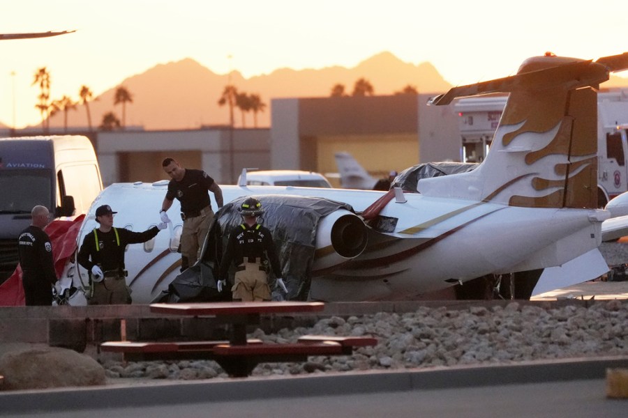 Private jets collide at Scottsdale Airport in Arizona, killing at least 1 person, authorities say