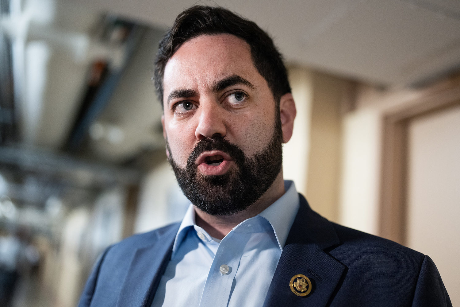 New York congressman has embarrassing confrontation with local official over ICE stops