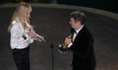 Daryl Hannah voices support for Ukraine on Oscars stage