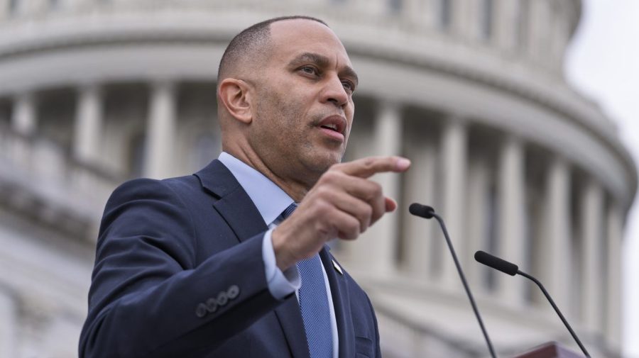 Jeffries: It’s important to have ‘strong, determined and dignified Democratic presence’ at Trump address