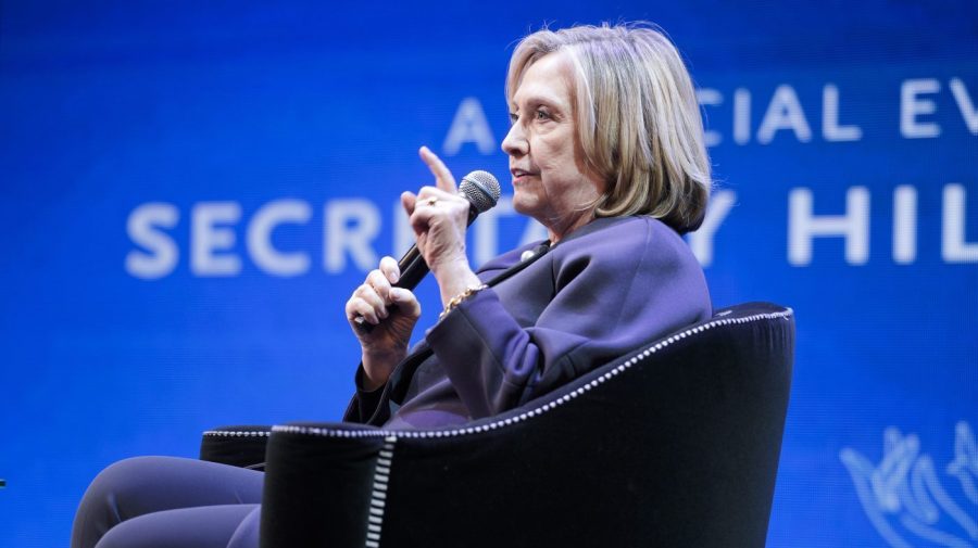 Hillary Clinton warns women over House GOP voting bill
