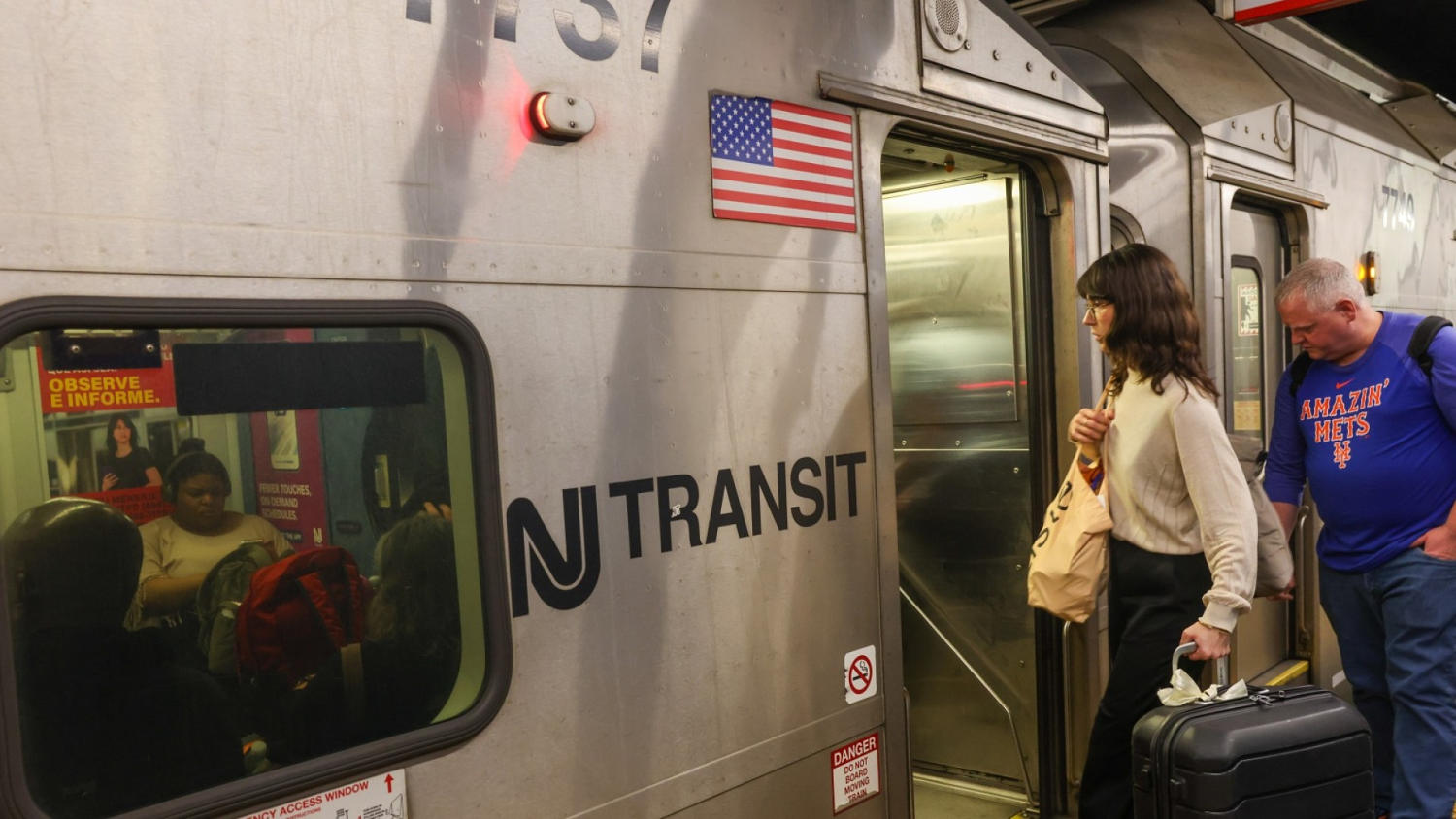 New Jersey Transit engineers, trainmen strike, stranding potentially 350,000 commuters