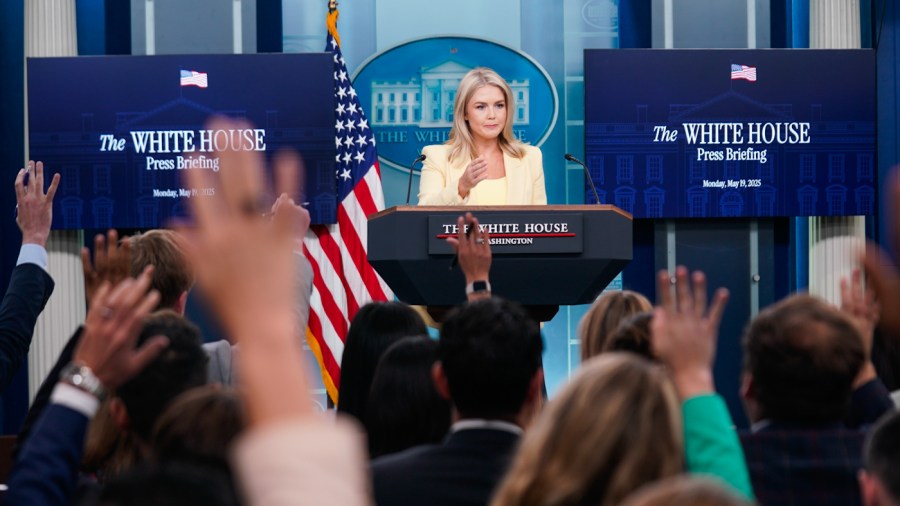 New media member asks Leavitt about Clinton conspiracy theory