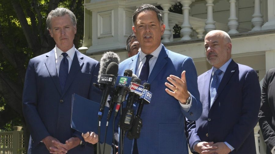 Watch live: Texas Dems give remarks from California amid redistricting battle