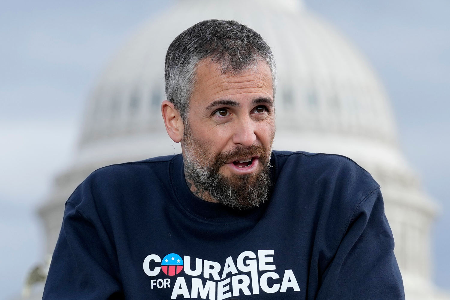 ‘Quit your job’: Former D.C. officer blasts federal agents carrying out Trump’s takeover