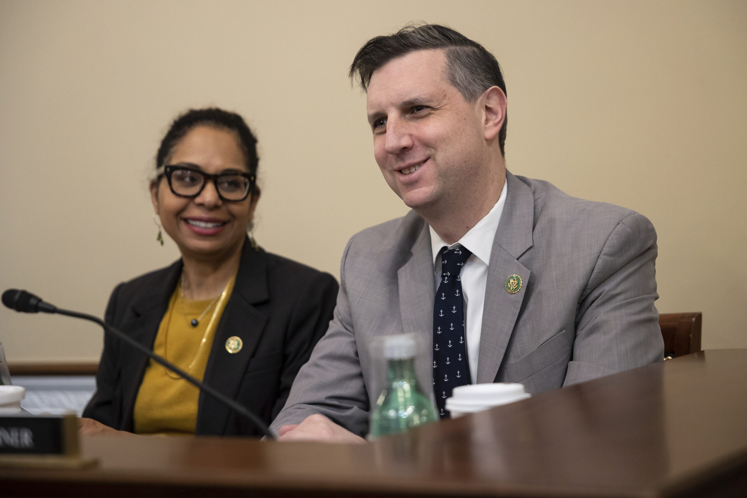 Congress eyes stock-trading ban — with tax break sweetener