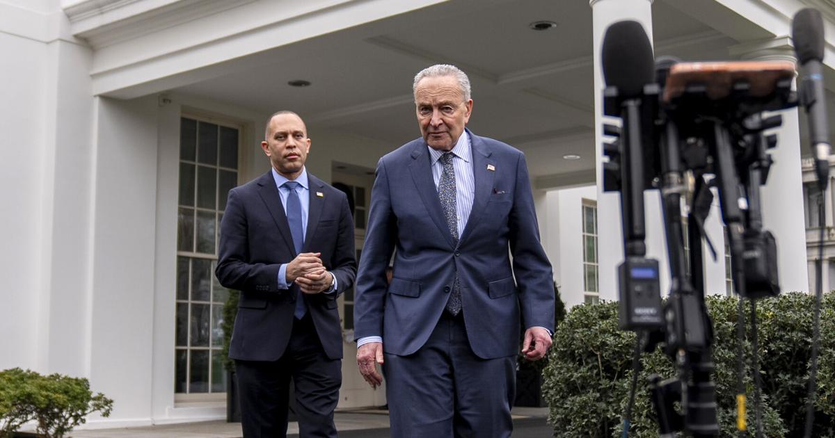 Shutdown standoff deepens ahead of crucial meeting at the White House