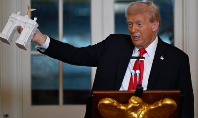 Trump hosts dinner for donors to new White House ballroom