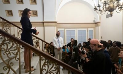 If Democrats want to win, they need to start driving in the middle lane