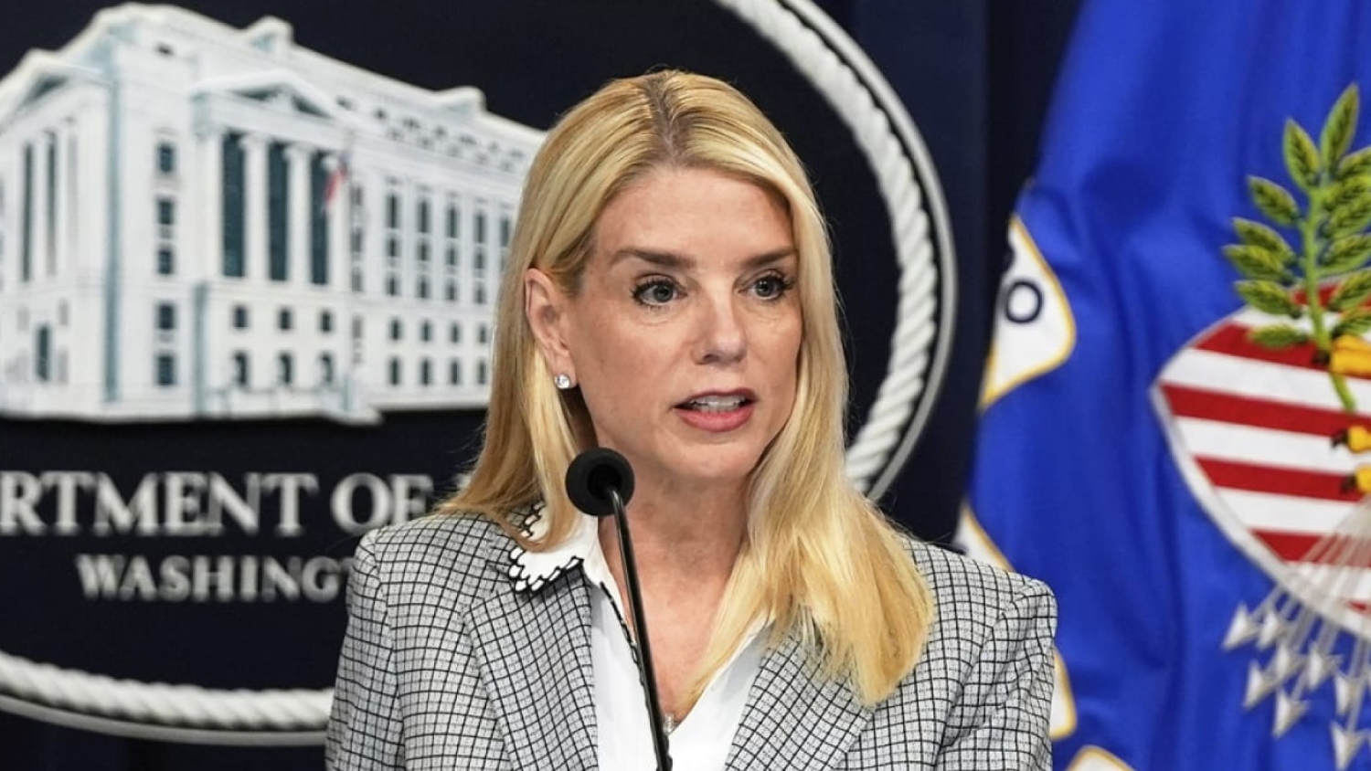 ‘It just seems blatantly corrupt’: Trump lawyers adopt ‘indict first, investigate later’ strategy