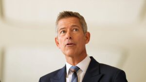 Duffy, FAA freeze flight reduction plan at 6%