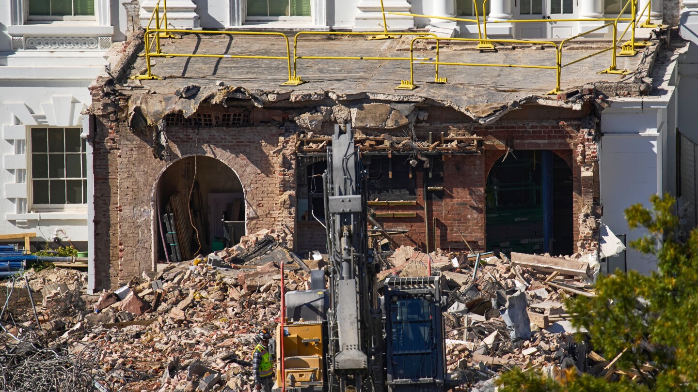 Crypto billionaires among donors for White House ballroom