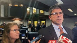 Trump predicts Indiana Senate GOP leader will lose next primary over redistricting vote