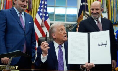 Trump signs order to block state AI regulations