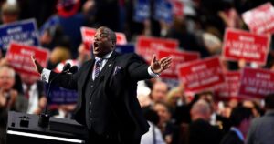 Meet the MAGA world pastor who is trying to convert Trump on Ukraine