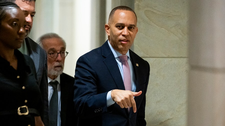 Jeffries calls Noem a liar: ‘No evidence’ to justify Minneapolis ICE shooting