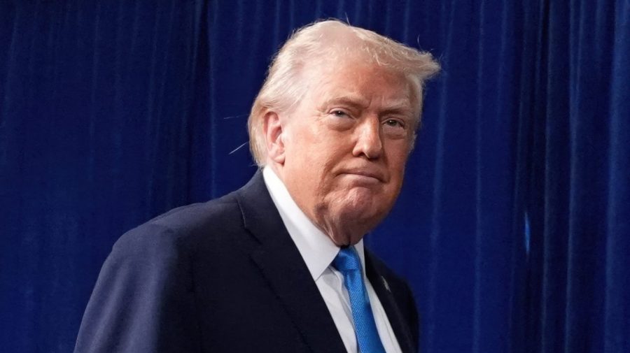 Trump calls for one-year 10 percent cap on credit card interest rates