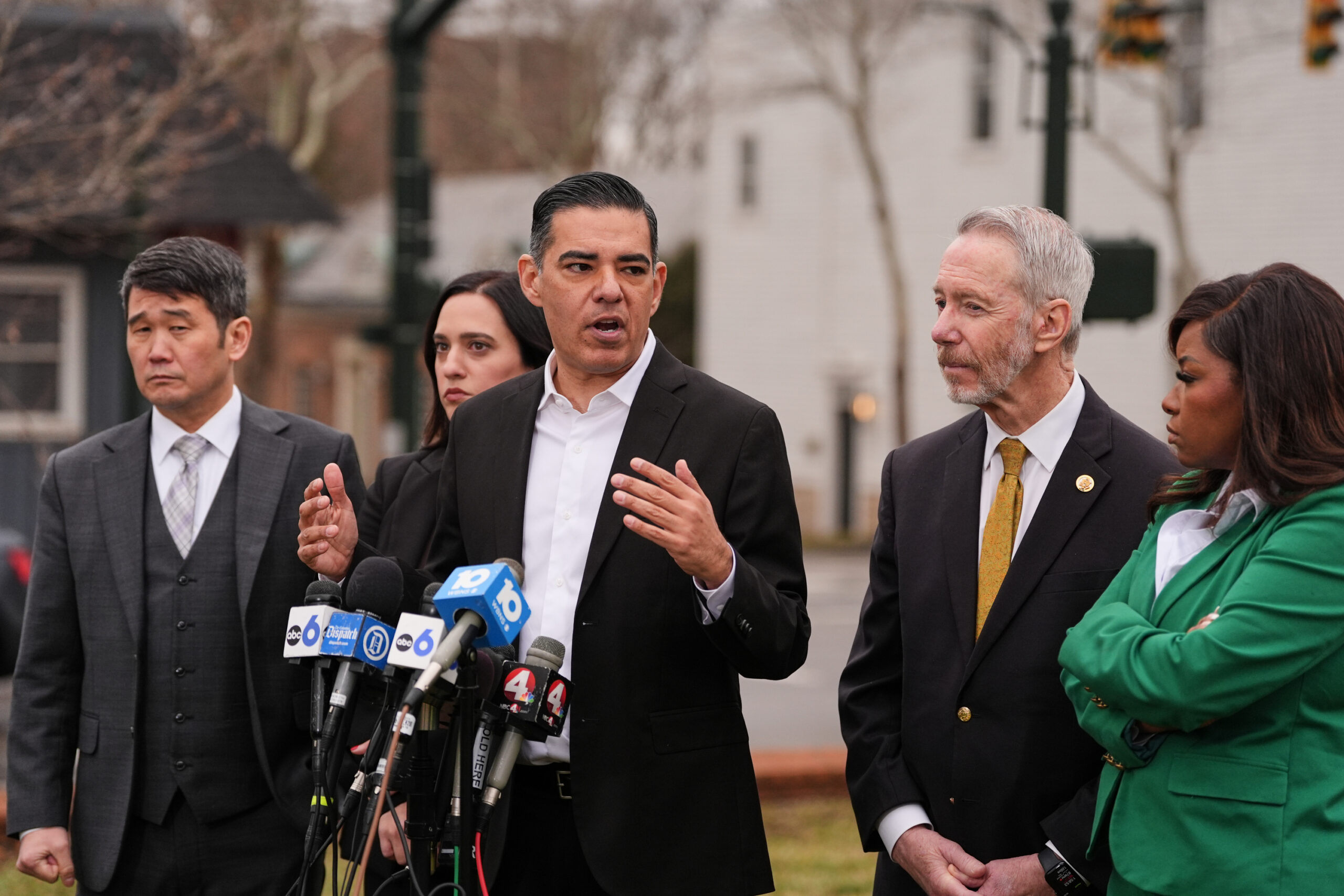 Former Victoria Secret CEO denies connection to Jeffrey Epstein’s crimes