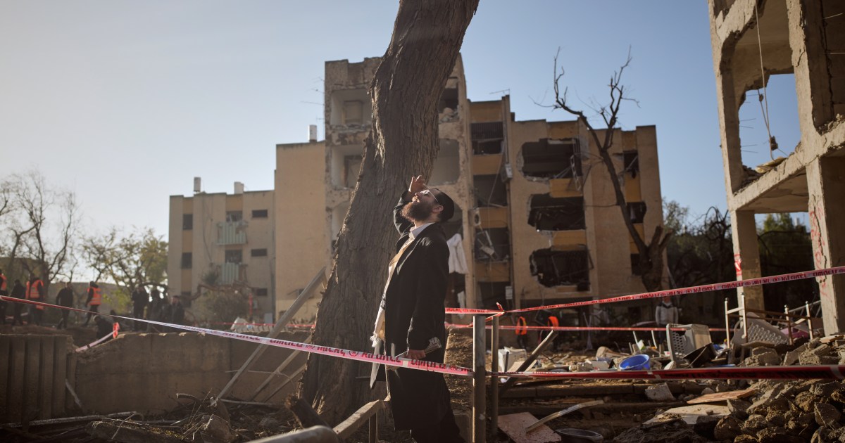 Trump threatens attacks on Iranian power plants if Tehran fails to open the Strait of Hormuz