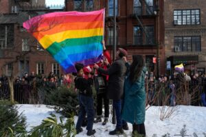Feds to keep flying rainbow Pride flag at NY Stonewall monument…
