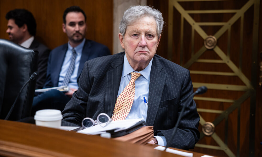Senators vote to block their pay during government shutdowns