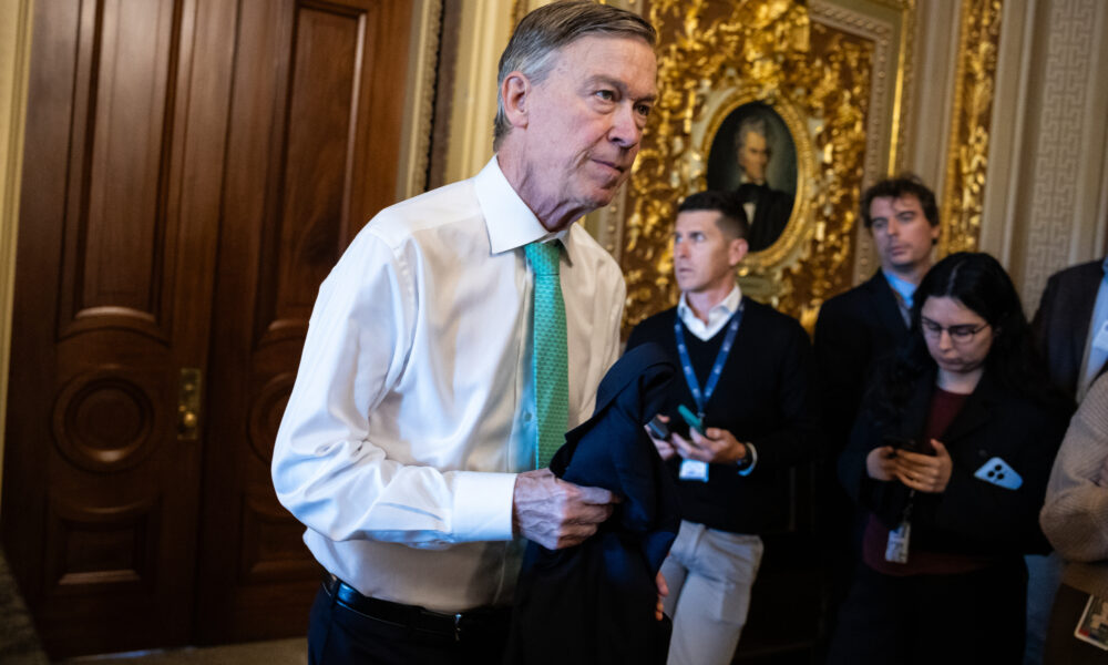 Key senators meet over dinner to discuss permitting deal