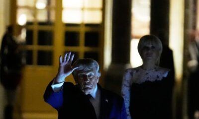 Trump signs Iran deal amid criticism