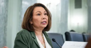 Sen. Duckworth urges FAA to reject pressure to approve Trump’s triumphal arch