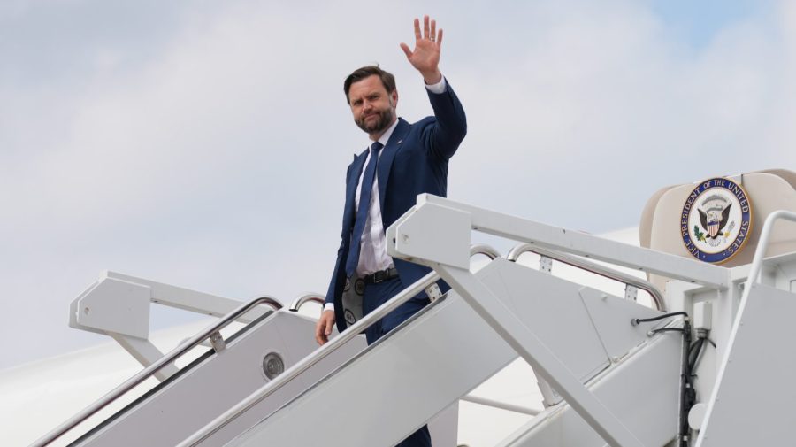 Former Trump staffer: Vance ‘set up’ as ‘fall guy’ for Iran deal